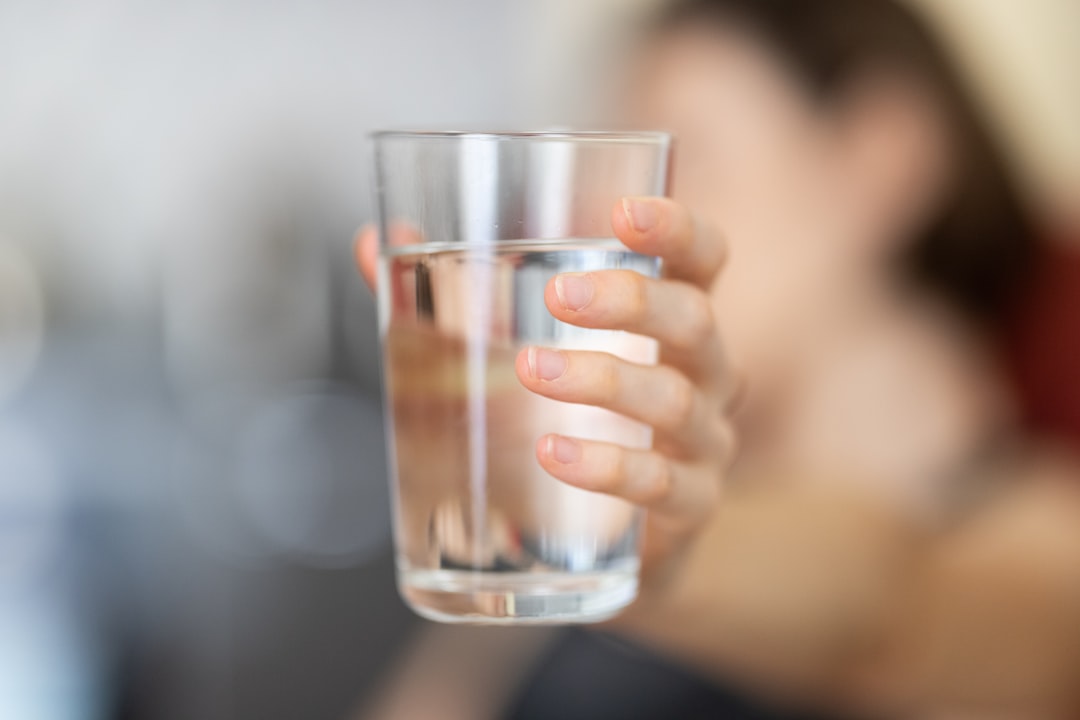 wasser-trinken-so-viel-flussigkeit-braucht-ihr-pro-tag-hero Wasser trinken: So viel Flüssigkeit brauchst du wirklich pro Tag